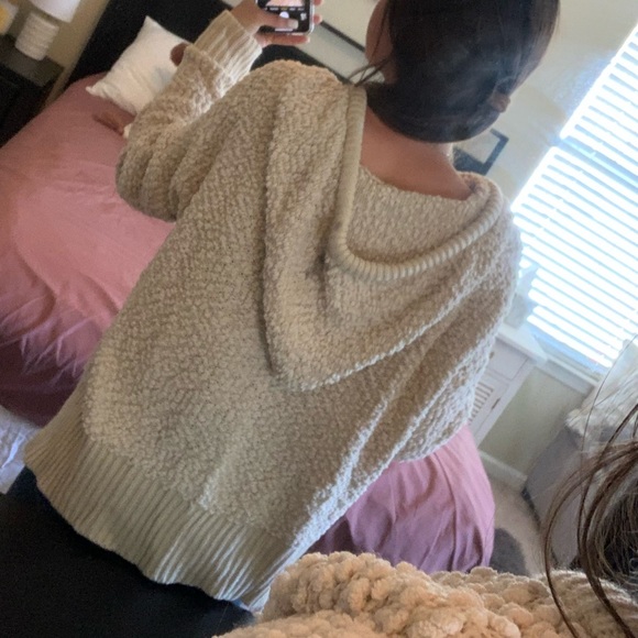 fuzzy pullover - Picture 2 of 3